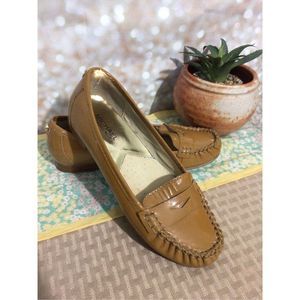 Michael Kors Patent Leather Tan Penny Loafers Size 6 M ~ Cute! 🎀🛍️